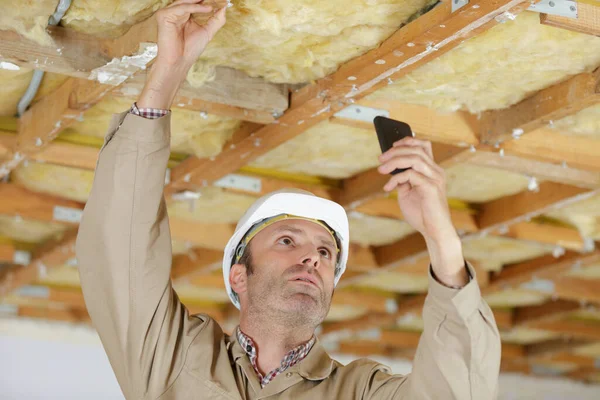 男性建築家が屋内で — ストック写真