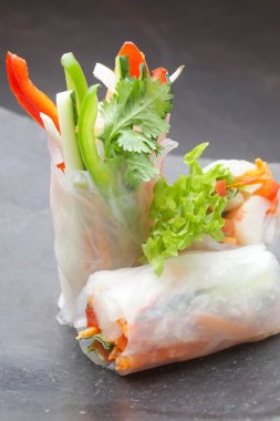 Taze bahar pirinç kağıt sarılı rulo