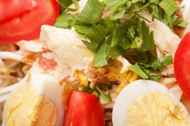 Domuz eti sebze ve yumurta salatası