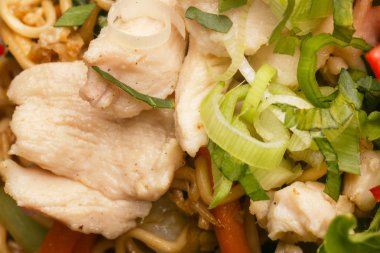 Soğan soslu domuz eti görünümünü kapat