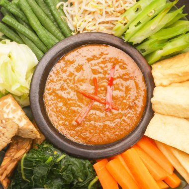 Sebze karışımı domates sosu düzenlenmiş Üstten Görünüm