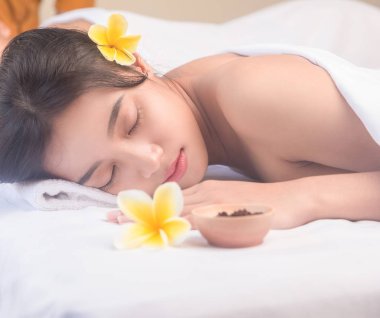 Kadın spa için hazır güzellik spa salonunda Masaj