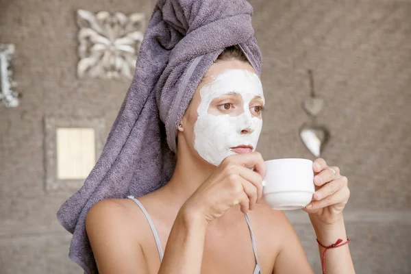 Portrait Une Femme Avec Masque Beauté Sur Son Visage — Photo