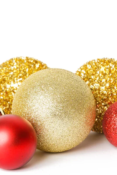 Χρυσό Και Κόκκινο Χριστούγεννα Λαμπερά Μπάλες Απομονώνονται Λευκό Φόντο Μεγάλη — Φωτογραφία Αρχείου