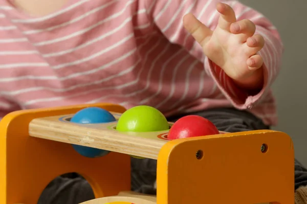 Peuter Kleur Matching Ballen Spel Kind Spelen Met Kleurrijke Houten — Stockfoto