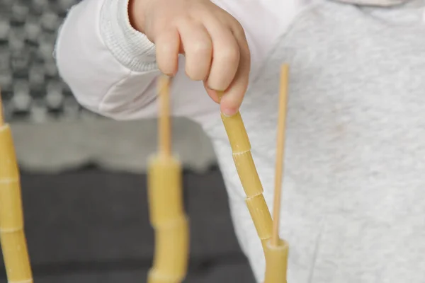 : Fine motor pasta threading activity for kids. An easy and fun tower building challenge that works on fine motor skills as well as hand eye coordination.