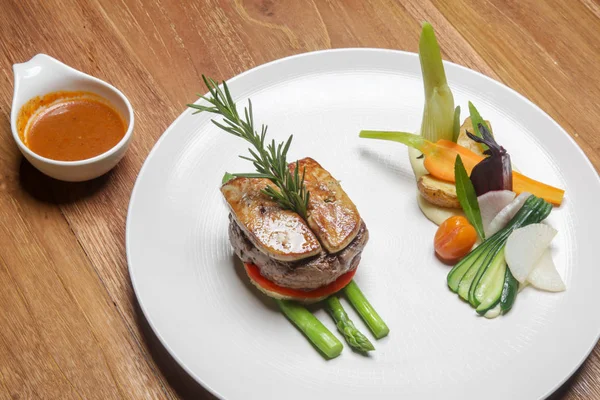 Pankrejčovitá Panenka Podávaná Dušenou Zeleninou Vynikající Jídlo Creative Restaurant Meal — Stock fotografie