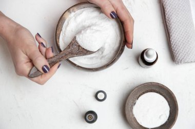 Sıfır atık yapmak, zehirli oda spreyi, Diy kabartma tozu ve gerekli yağ temizleyicisi..