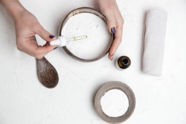 Sıfır atık yapmak, zehirli oda spreyi, Diy kabartma tozu ve gerekli yağ temizleyicisi..