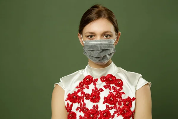 Femme Portant Masque Protecteur Jetable Pollution Air Les Émissions Industrielles — Photo