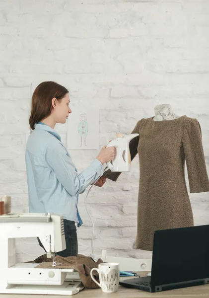 Tailor Smooths Dress Steam Iron Mannequin — Stock Photo, Image