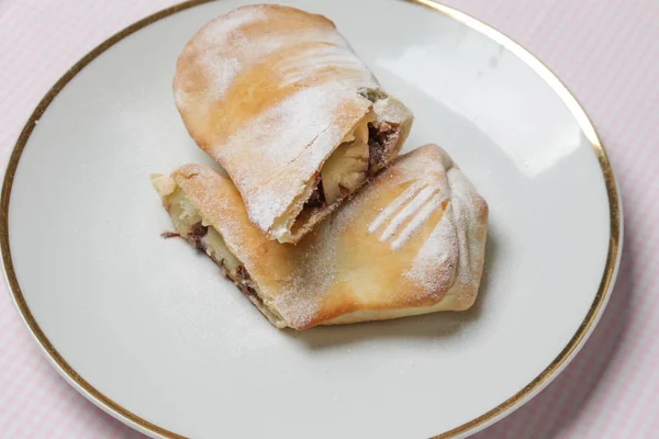 Söt Ananas Choklad Bakverk Rulle Med Socker Glasyr — Stockfoto