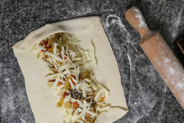 意大利开胃菜填饱面包的制作过程 简单美味的填饱面包的制作过程 照片系列 — 图库照片
