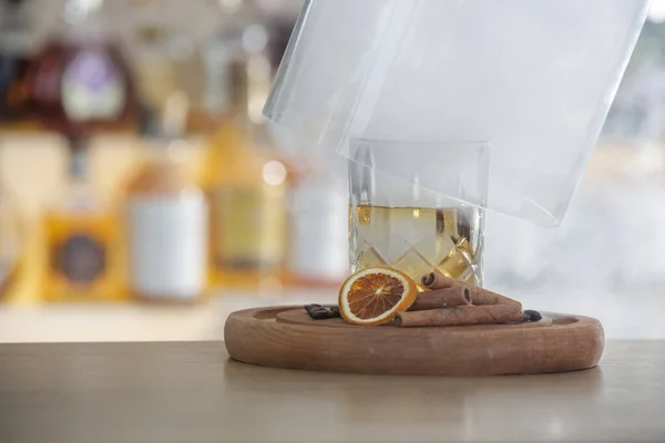 Hazy Whiskey Cocktail Ett Glas Rökt Whisky Serveras Med Skiva — Stockfoto