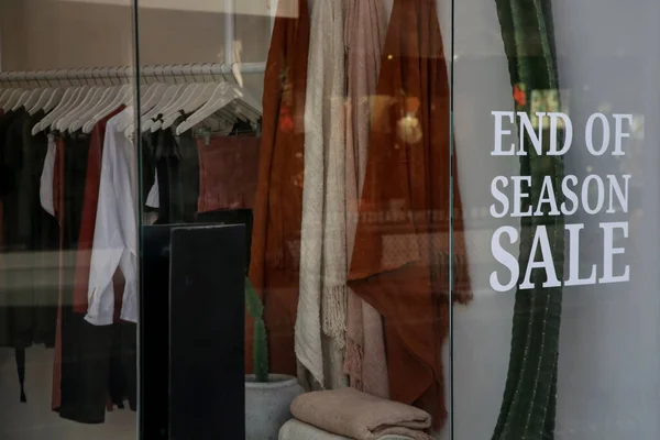 End Season Sale Sign Window Shop Fashion Clothing Boutigue — Stock Photo, Image