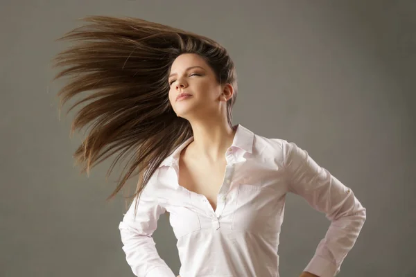 Retrato Beleza Jovem Morena Camisa Branca Clássica Estúdio Tiro Mulher — Fotografia de Stock