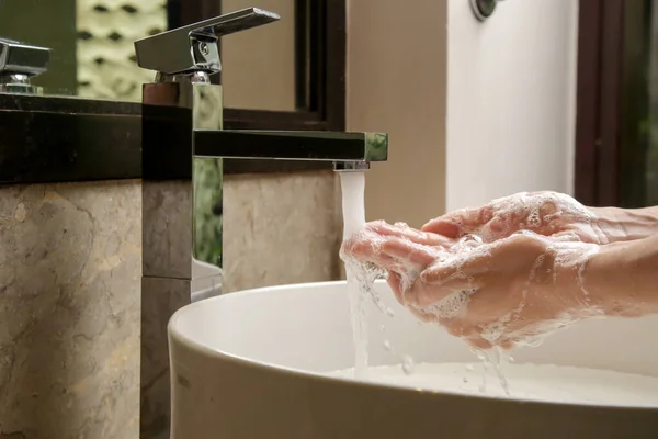 Higiene Limpar Mãos Com Água Sabão Lavar Mãos Lavatório Prevenir — Fotografia de Stock