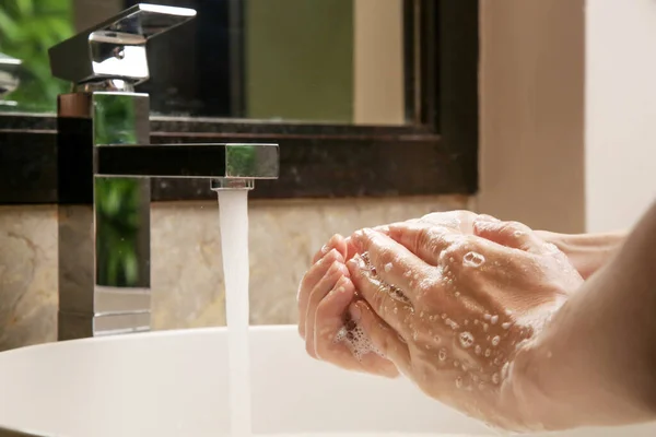 Higiene Limpar Mãos Com Água Sabão Lavar Mãos Lavatório Prevenir — Fotografia de Stock