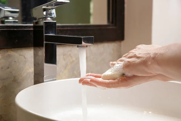 Hygiene Hände Mit Seife Und Wasser Reinigen Händewaschen Waschbecken Krankheiten — Stockfoto