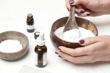 Sıfır atık yapmak, zehirli oda spreyi, Diy kabartma tozu ve gerekli yağ temizleyicisi..