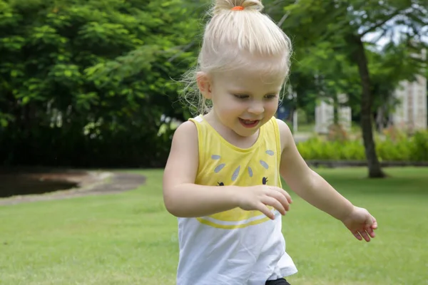 Happy Little Girl Enjying Summer Day Public Park Two Years — Stock Photo, Image