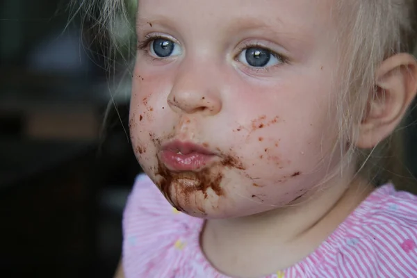 Candid Portrait Toddler Girl Eating Chocolate Cake Happy Childhood Concept — Stock Photo, Image