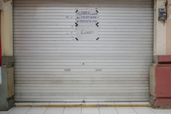 科罗纳危机Coronavirus疫情爆发后关闭的商店和小家庭企业 — 图库照片