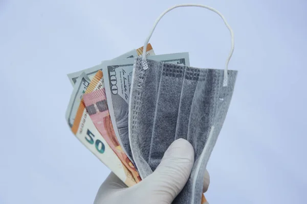 Conceito Emergente Economia Coronavírus Máscaras Notas Médicas Descartáveis — Fotografia de Stock