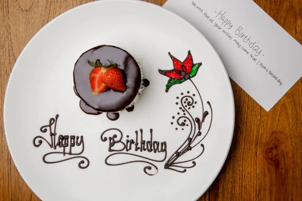 Chocolade Aardbeientaart Voor Gelukkige Verjaardag — Stockfoto