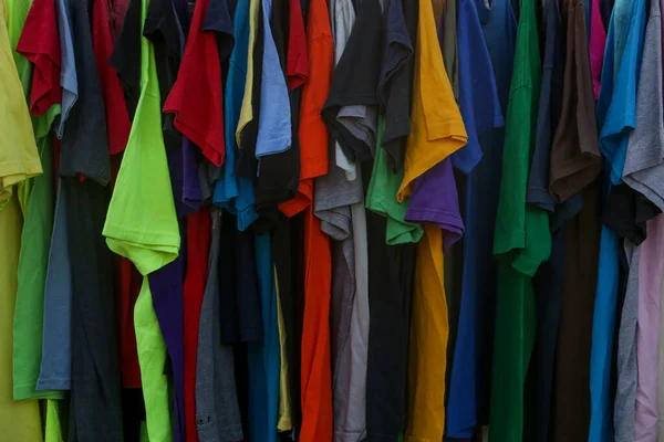 Enorme Selectie Van Verschillende Tweedehands Kleding Voor Mannen Vrouwen Kinderen — Stockfoto