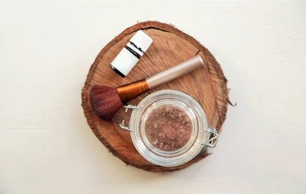 A jar of organic non-toxic chemicals free dry shampoo. DIY project for healthy low toxic living. Simple shampoo powder containing just natural ingredients, cocoa powder, cornstarch and essential oil.