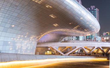 Seoul, Güney Kore - Mart 29,2015: Dongdaemun tasarım Plaza 