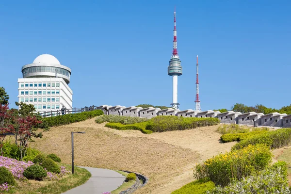 南山公園・ N ソウルタワー、南朝鮮 — ストック写真