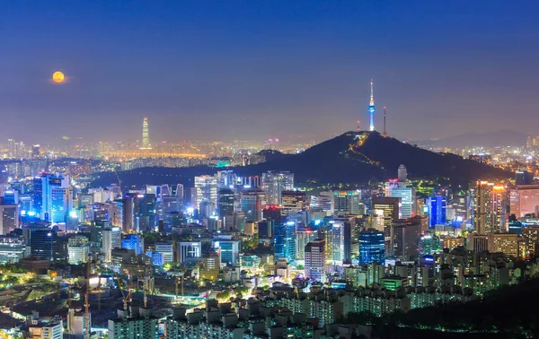 Ciudad de Seúl Skyline y N Seoul Tower en Seúl, Corea del Sur — Foto de Stock