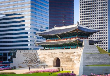 Sungnyemun kapısında gece (Namdaemun) Seoul, Güney Kore.
