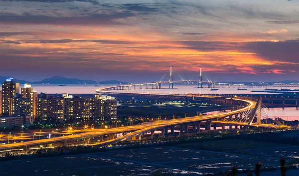 Incheon híd napnyugtakor a légifelvételek, Dél-Korea. — Stock Fotó