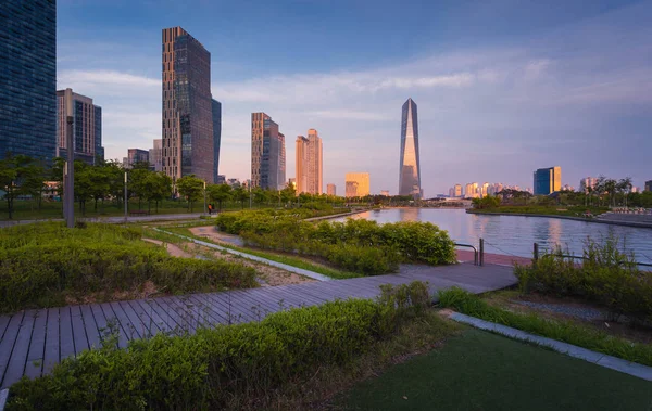Songdo, Corea del Sur - 17 de mayo de 2015: Songdo Central Park en Songdo — Foto de Stock
