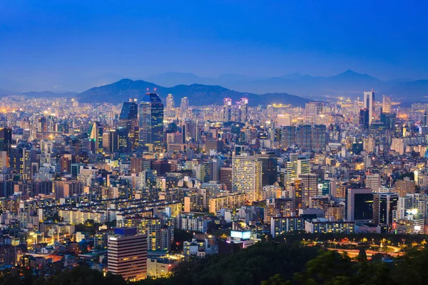 Ciudad de Seúl y skyline del centro por la noche, Corea del Sur — Foto de Stock