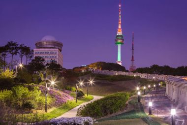Namsan Park ve N Seul Kulesi gece, Güney Kore
