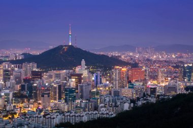 Seoul şehir manzarası ve N Seul Kulesi, Güney Kore.