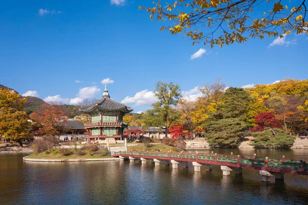 Gyeongbokgung palácio no outono, Seul, Coréia do Sul . — Fotografia de Stock