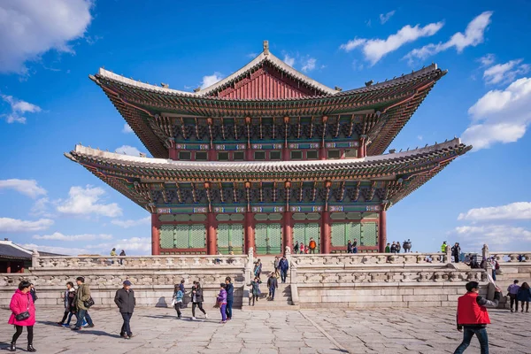 Gyeongbokgung Paleis in blauwe hemel dag, 1 November 2014 in Seoel, Zuid-Korea. — Stockfoto