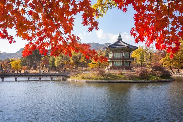 Gyeongbokgung palácio no outono, Seul, Coréia do Sul . — Fotografia de Stock