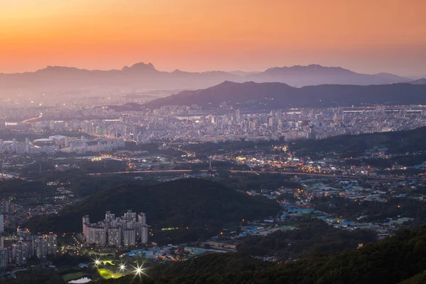 Seoul City skyline, naplemente, Szöul, Dél-Korea. — Stock Fotó