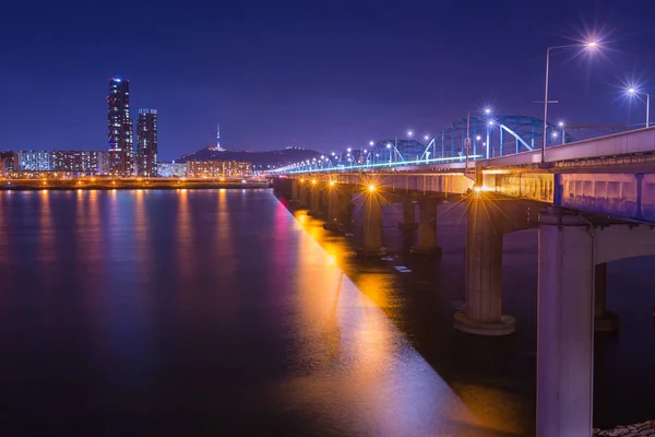 Seoul city and bridge and Han river,n seoul tower at night,  Sou — Stock Photo, Image