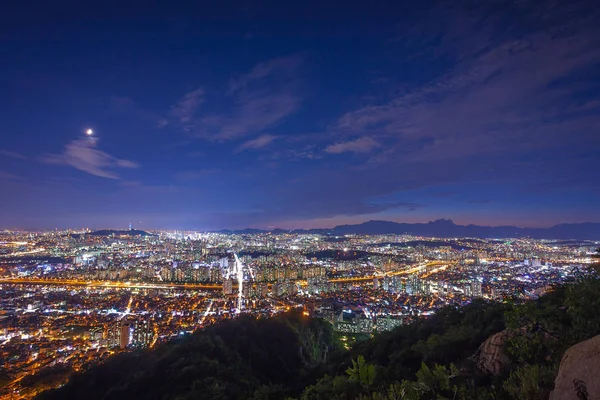 Paisaje urbano de Seúl por la noche, Corea del Sur . — Foto de Stock