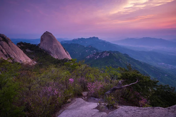 Landscape in korea, Sunrise at Bukhansan mountains , Seoul, Sout — Stock Photo, Image