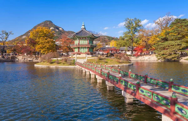 Gyeongbokgung Paleis in herfst, Seoel, Zuid-korea. — Stockfoto