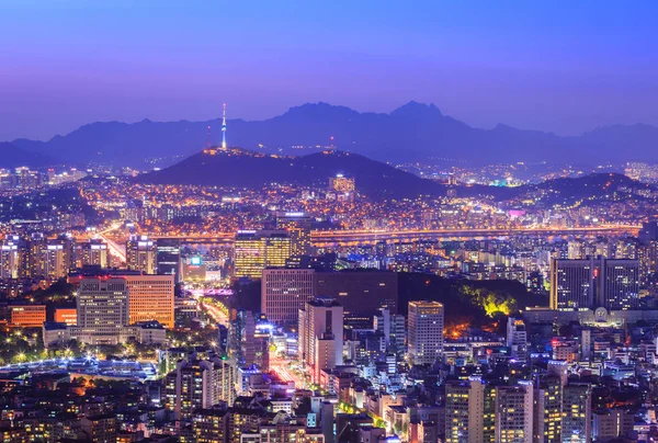 Сеул місто красива ніч Кореї з Seoul башта після sunse — стокове фото