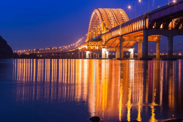 Bridge of Seoul Banghwa bridge beautiful  Han river at night, Se — Stock Photo, Image